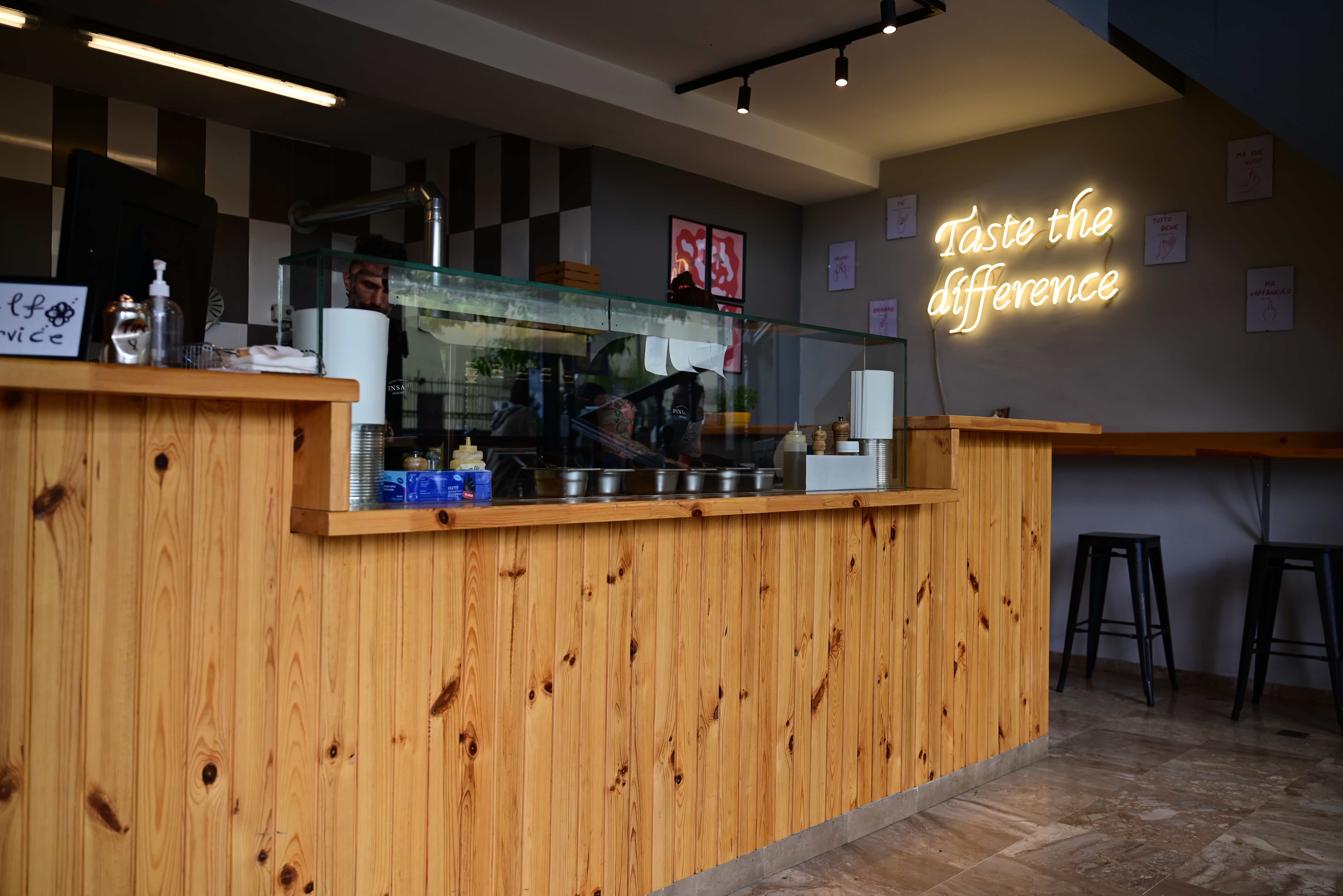 PinsaMe Interior Counter with Taste the Difference neon sign