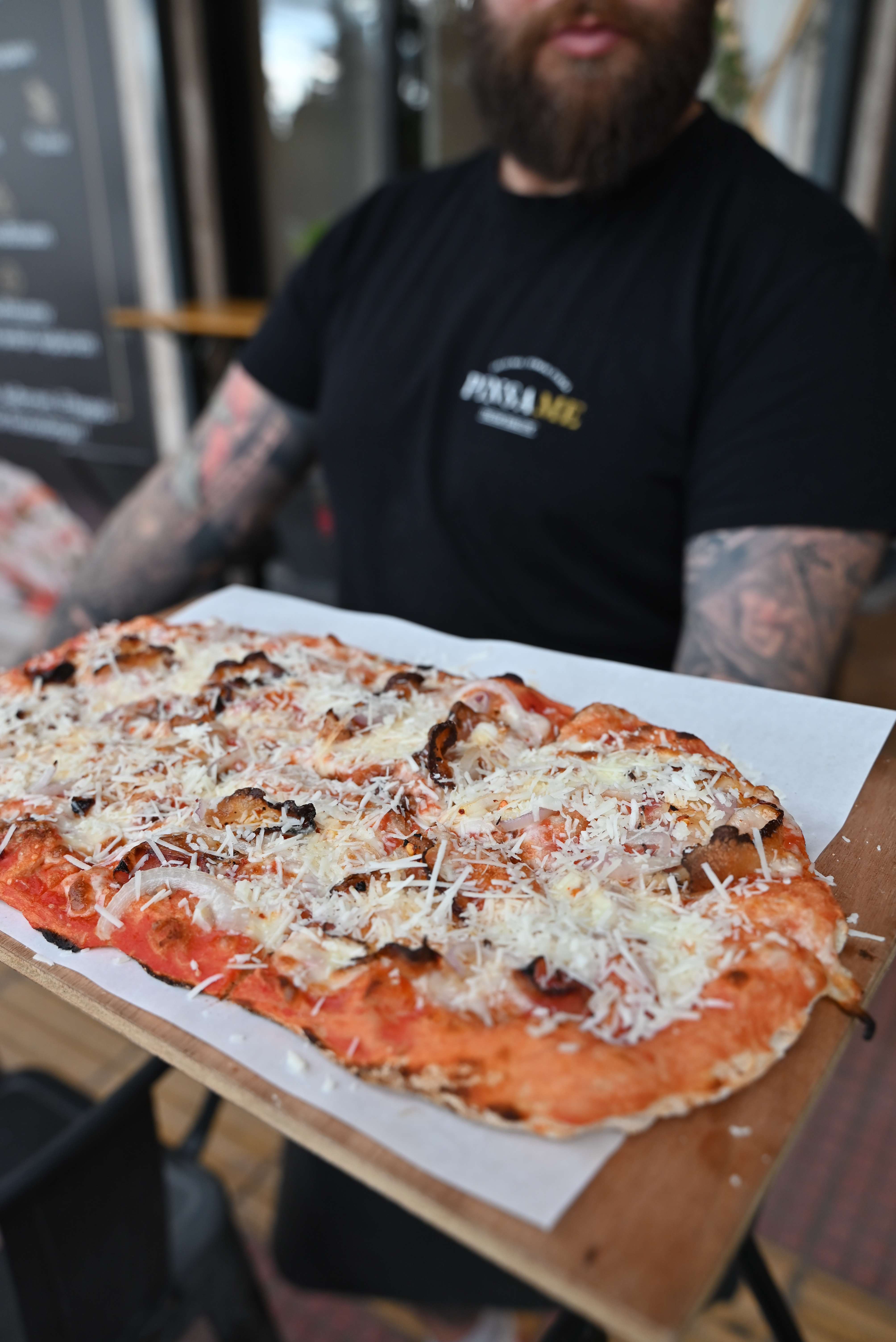 Fresh Pinsa ready to serve